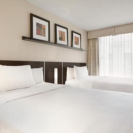 Embassy Suites By Hilton - Montreal Bagian luar foto