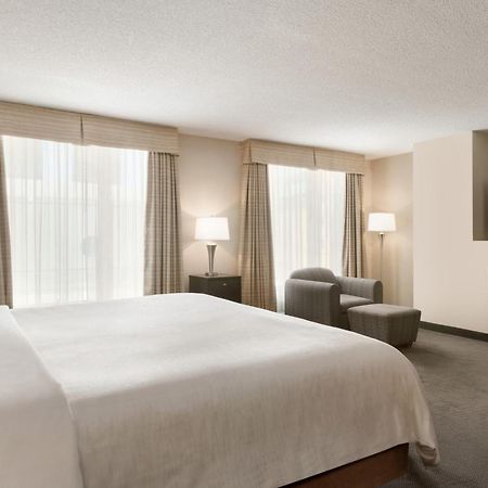 Embassy Suites By Hilton - Montreal Bagian luar foto