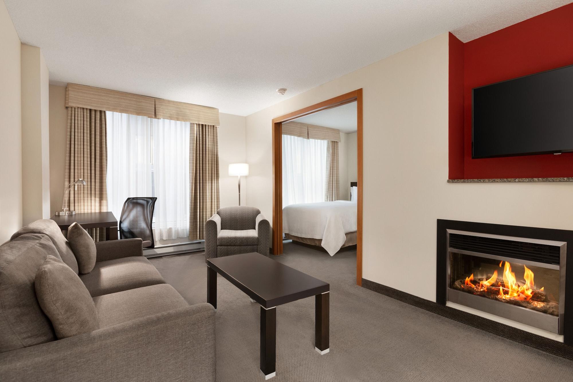 Embassy Suites By Hilton - Montreal Bagian luar foto