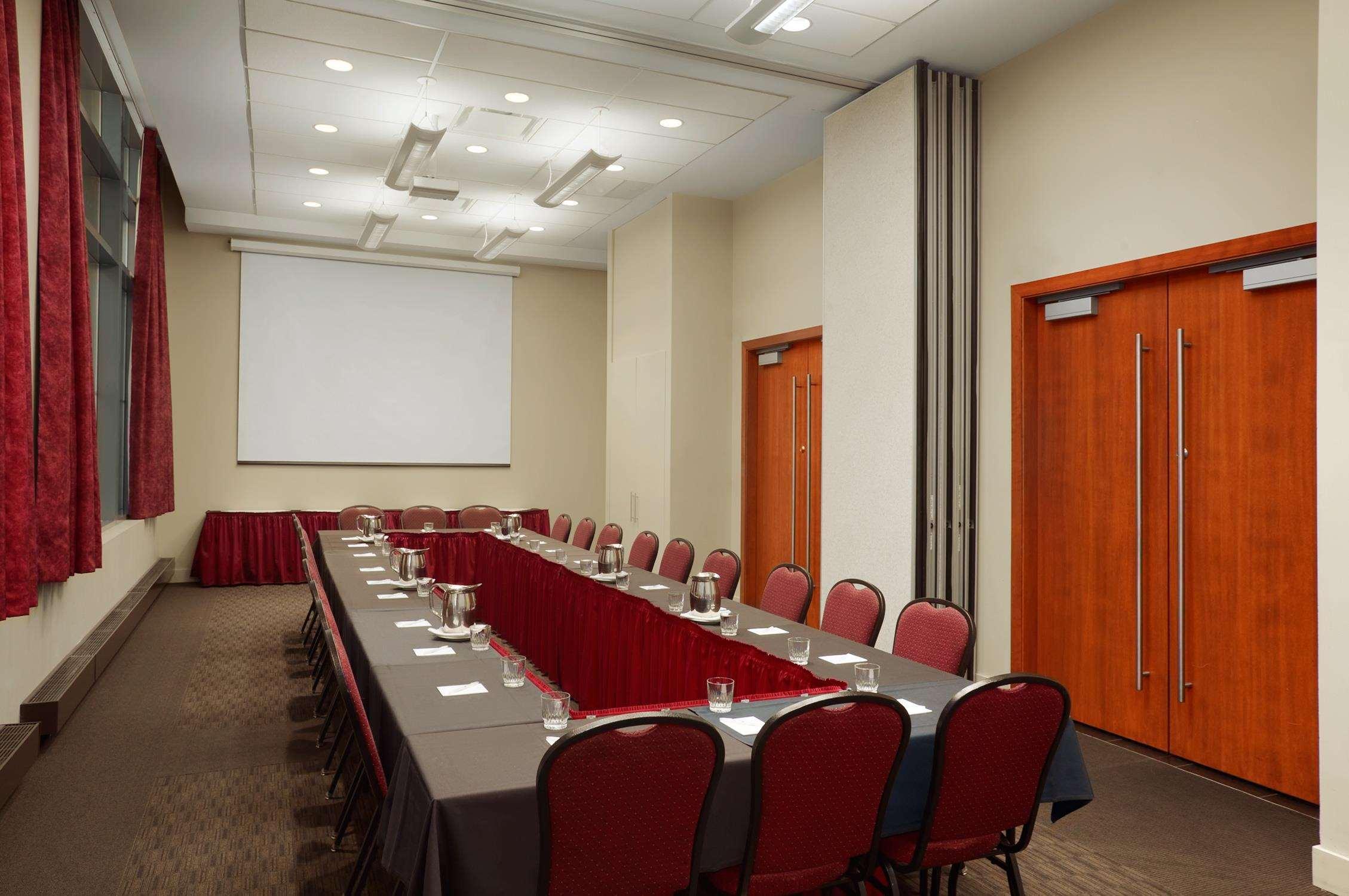 Embassy Suites By Hilton - Montreal Bagian luar foto