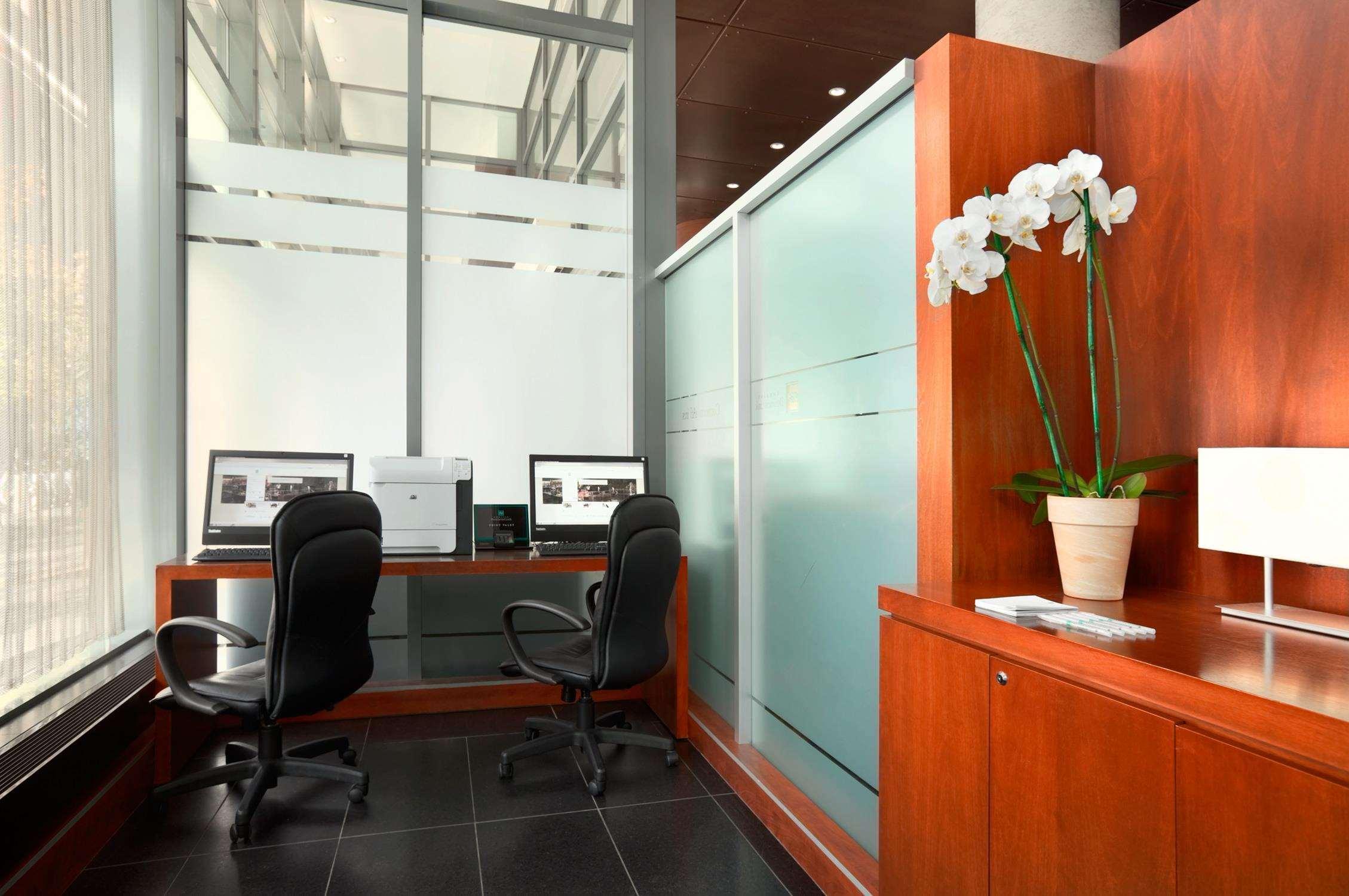 Embassy Suites By Hilton - Montreal Bagian luar foto