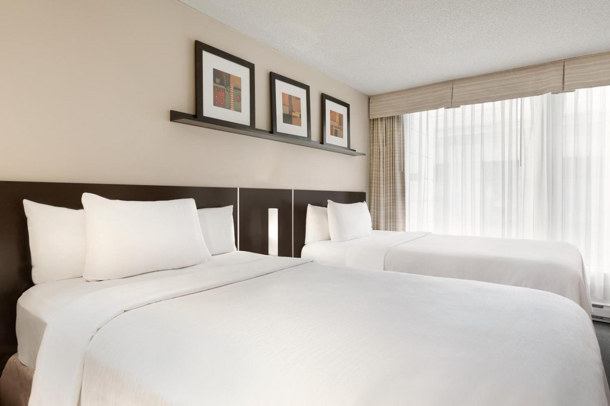 Embassy Suites By Hilton - Montreal Bagian luar foto