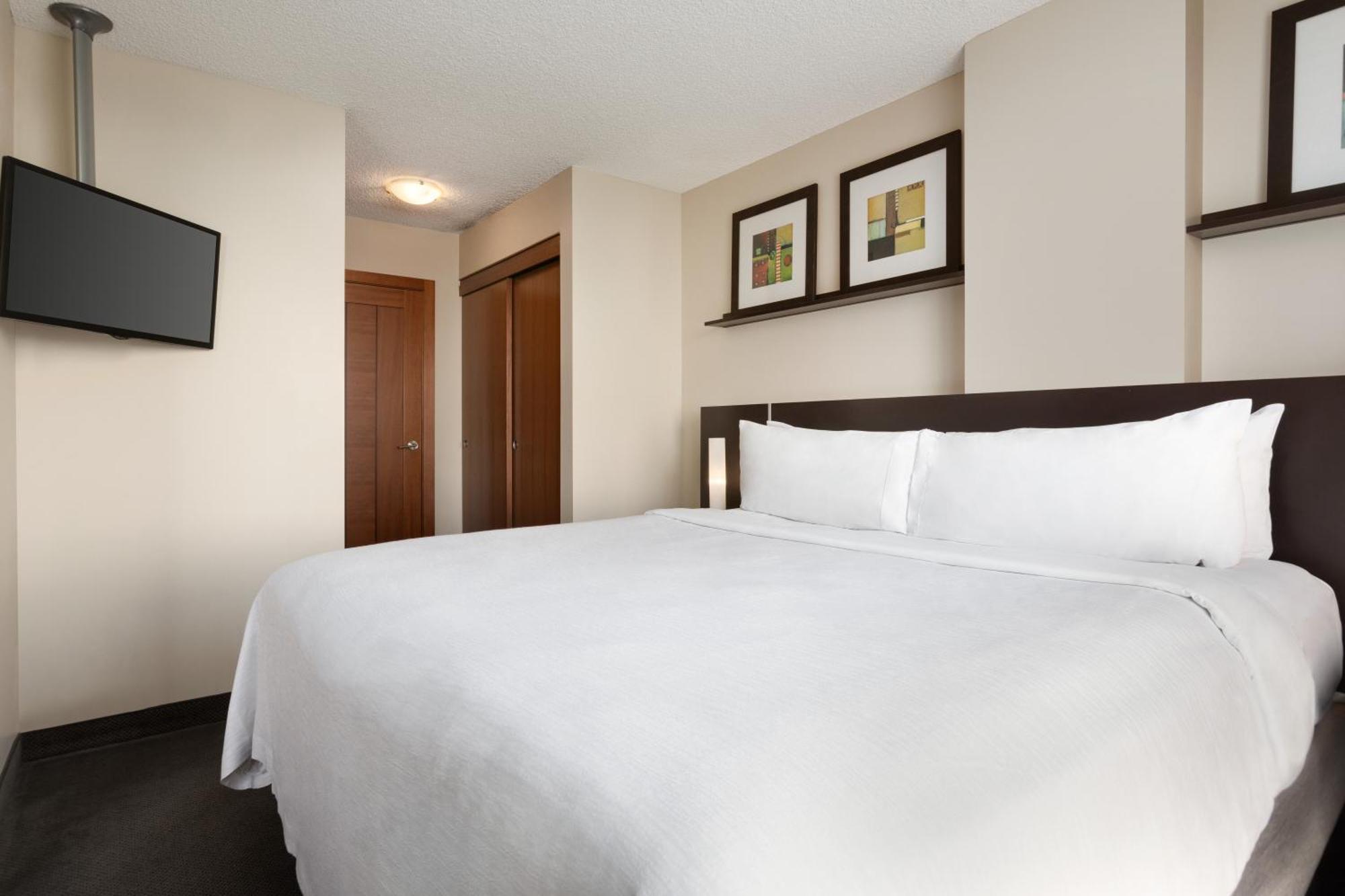 Embassy Suites By Hilton - Montreal Bagian luar foto
