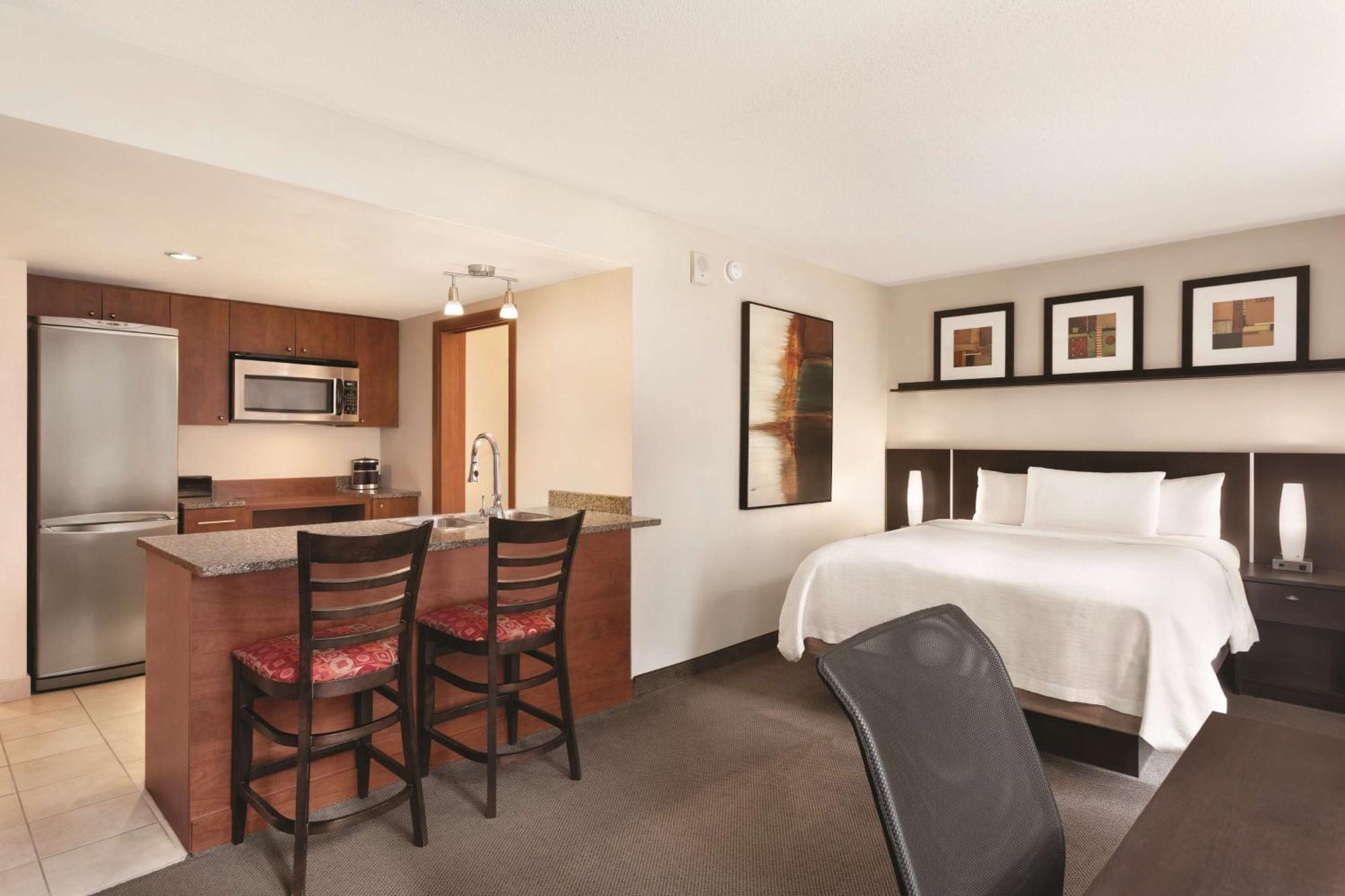 Embassy Suites By Hilton - Montreal Bagian luar foto