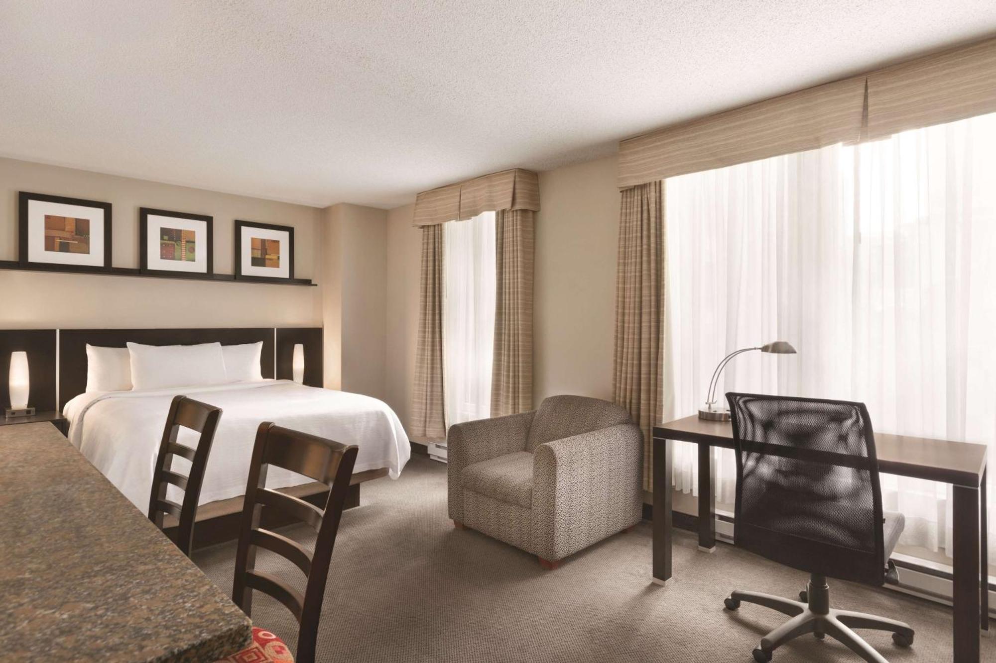 Embassy Suites By Hilton - Montreal Bagian luar foto