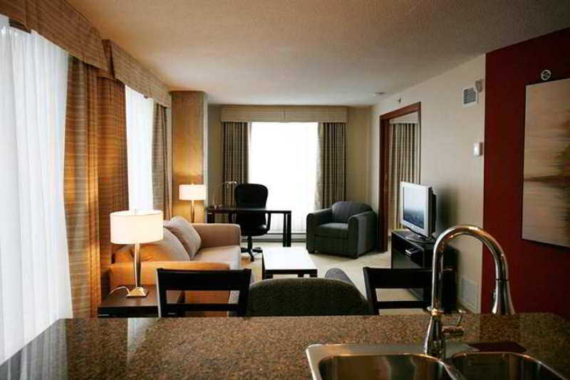 Embassy Suites By Hilton - Montreal Bagian luar foto